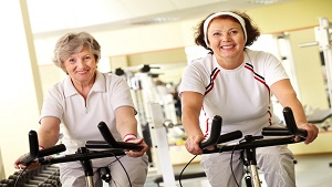 Tập thể dục làm giảm nguy cơ bị sỏi thận ở phụ nữ cao tuổi