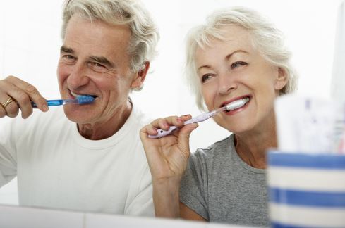 Giữ gìn sức khỏe răng miệng khi về già