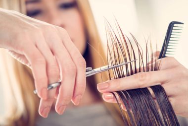 Những sai lầm khiến tóc bạn bị chẻ ngọn