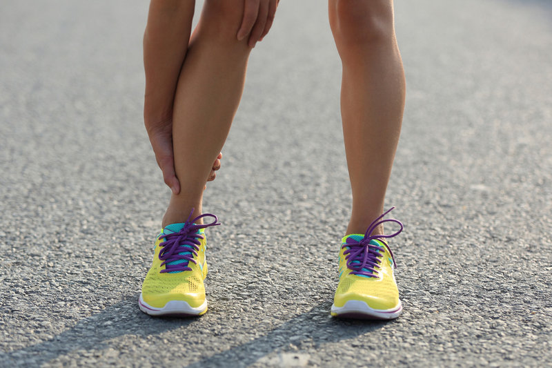 Những bài tập phục hồi cho người bị đau chân do tập thể thao quá độ