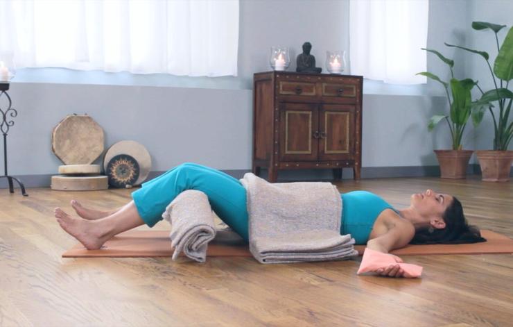 4 động tác yoga nhẹ nhàng giúp cân bằng hormon trong cơ thể