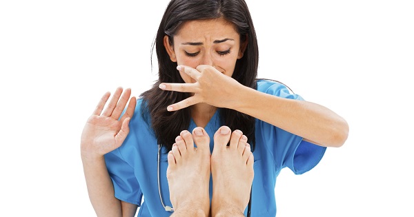 6 liệu pháp tại gia điều trị mùi hôi chân | VIAM