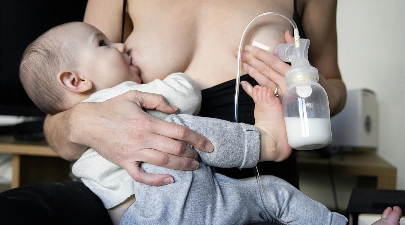 Trẻ ăn như thế nào khi mẹ không đủ sữa? | viamclinic.vn