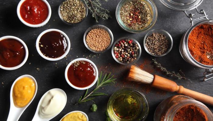 Gia vị: Nên bảo quản ở đâu và khi nào nên vứt bỏ?