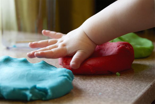 5 hoạt động Montessori giúp trẻ 0 đến 3 tuổi