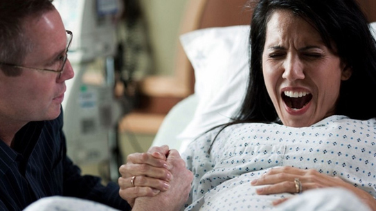Phụ nữ sau sinh và những biến chứng khó lường