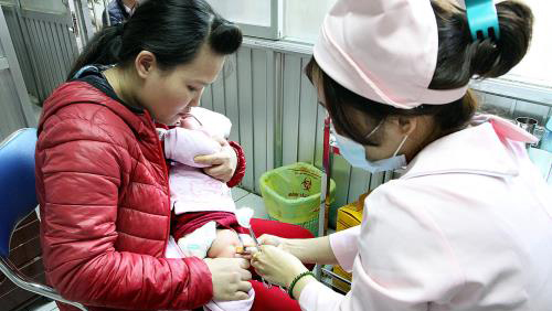 Vắc xin bại liệt tiêm (IPV) sẽ được đưa vào sử dụng trong tiêm chủng mở rộng tại Việt Nam từ quý III/2016