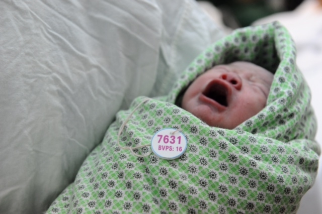 Sau khi sinh, con bạn sẽ được bệnh viện “đánh dấu” như thế nào?