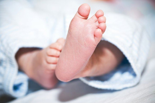 Sàng lọc sơ sinh: Phương pháp phát hiện sớm trẻ RLCHBS