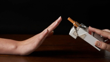 Hút thuốc lá ảnh hưởng tới “diện mạo” của bạn như thế nào?
