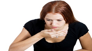 Có những triệu chứng gì khác kèm theo đau ngực chậm kinh? 
