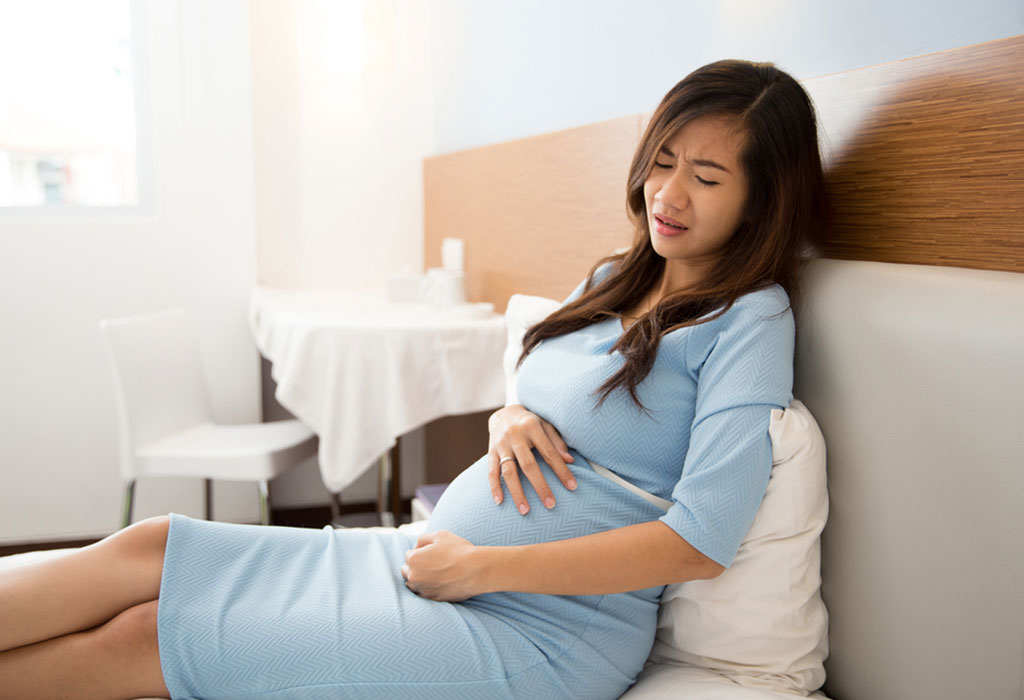 Đau nhói bụng bên phải ở mẹ bầu 4 tháng có liên quan đến thai nhi không?
