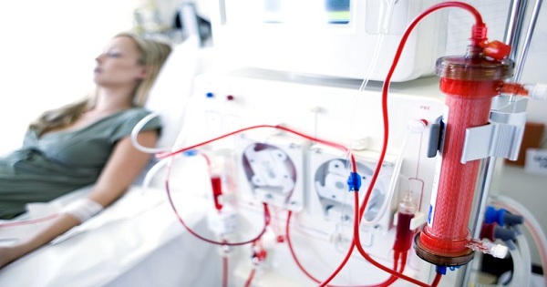 Lọc máu bên ngoài cơ thể thông qua công nghệ nào để điều trị bệnh suy thận?
