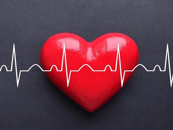 Tại sao lăn qua lăn lại trên giường, ngồi dậy hoặc đi dạo quanh phòng và hít thở sâu có thể giúp giảm các triệu chứng tim đập nhanh và khó thở? 
