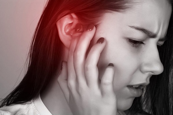 Tìm hiểu nóng tai là gì và những triệu chứng liên quan
