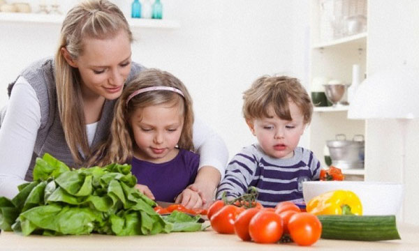 Trẻ lười ăn rau, cha mẹ cần biết 7 mẹo giúp trẻ ăn nhiều rau hơn trong ...