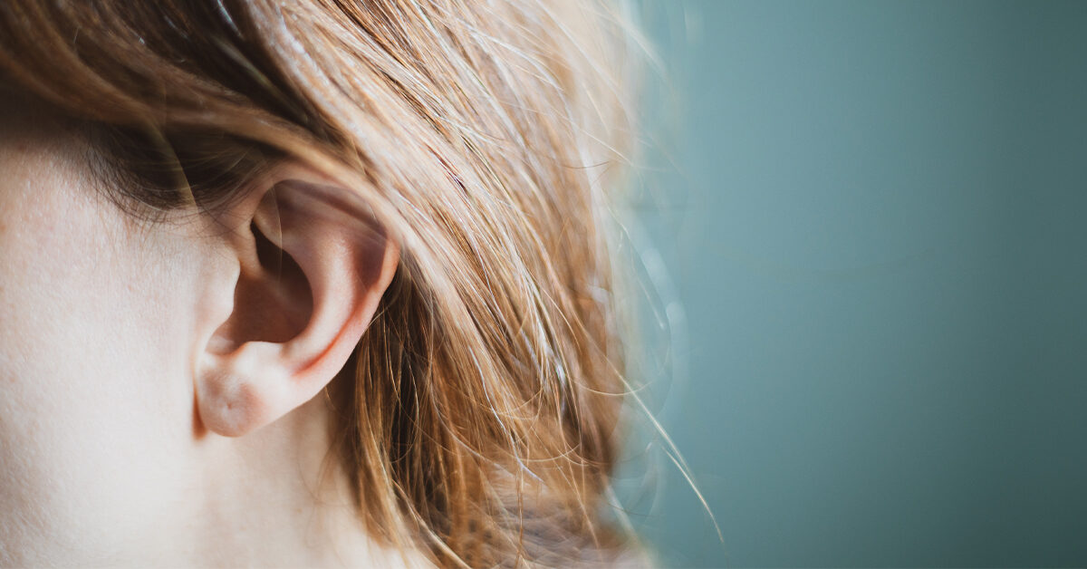 Có những loại thuốc hoặc kem đặc trị nào dành riêng cho mụn bọc trong tai?

