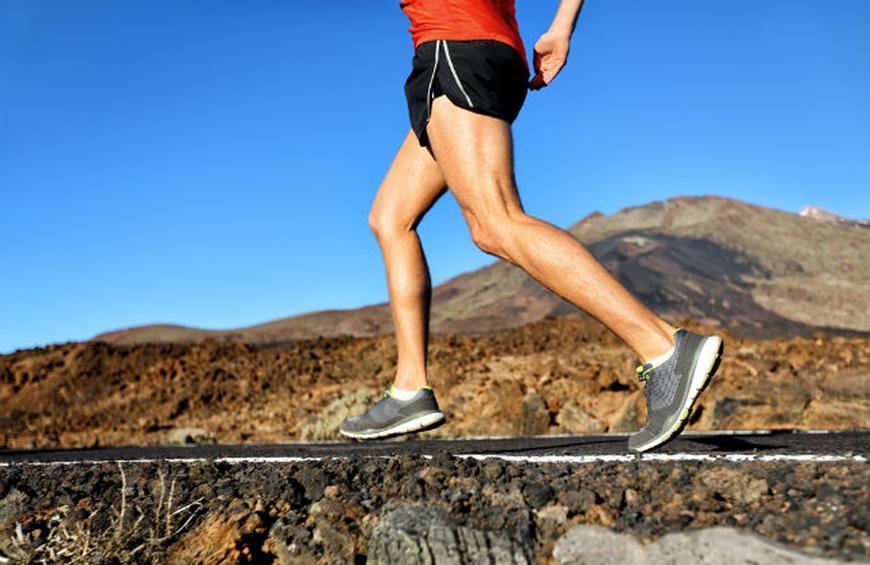 Tại sao vận động viên điền kinh có mức nhịp tim trung bình khi chạy bộ cao hơn so với người bình thường?

