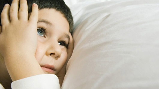 Nhu cầu giấc ngủ của trẻ em có thể ảnh hưởng đến khả năng bị đau đầu khi ngủ dậy không?
