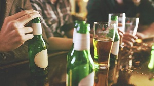 10 dấu hiệu nhận biết người nghiện rượu | VIAM